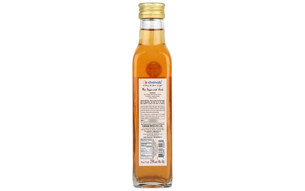 Dolce Vita Wine Vinegar With Garlic    Glass Bottle  250 millilitre